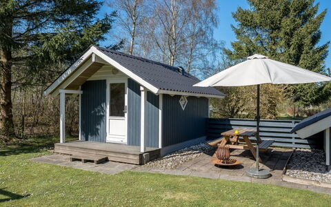 Snefrid - 12Km from the Sea: Decke, Flooring, Interior Design, Fussboden, Verbundwerkstoff, Möbel, Resort, Hotel, Design, Daylighting