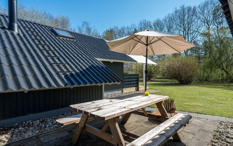 Snefrid - 12Km from the Sea: Decke, Flooring, Interior Design, Fussboden, Verbundwerkstoff, Möbel, Resort, Hotel, Design, Daylighting
