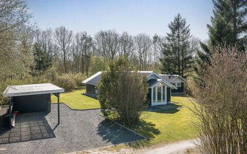 Snefrid - 12Km from the Sea: Decke, Flooring, Interior Design, Fussboden, Verbundwerkstoff, Möbel, Resort, Hotel, Design, Daylighting