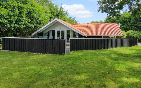 Carlotta - 12Km from the Sea: Dach, Haus, Grundstueck, Zuhause, Hütte, Estate, Gartenbauten, Schatten, Blockhaus, Landscaping