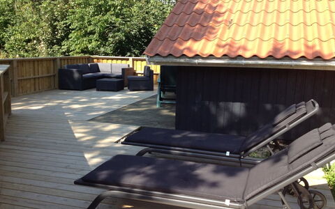 Carlotta - 12Km from the Sea: Dach, Haus, Grundstueck, Zuhause, Hütte, Estate, Gartenbauten, Schatten, Blockhaus, Landscaping