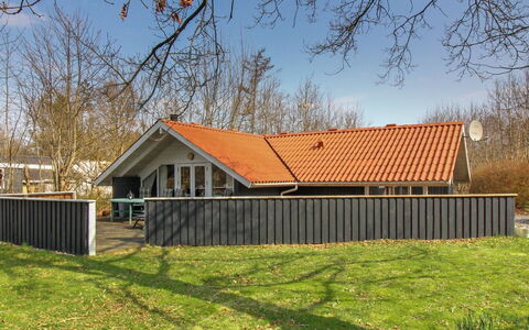 Carlotta - 12Km from the Sea: Dach, Haus, Grundstueck, Zuhause, Hütte, Estate, Gartenbauten, Schatten, Blockhaus, Landscaping