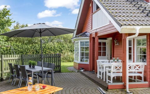 Liam - 800M to the Fjord: Möbel, Gartenmöbel, Stuhl, Zuhause, Hütte, Dach, Garten, Tisch Im Freien, Schatten, Veranda