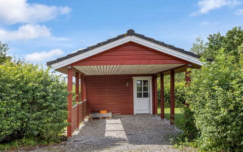 Liam - 800M to the Fjord: Holz, Dach, Haus, Hütte, Zuhause, Gartenbauten, Schuppen, Tür, Abstellgleis, Garten