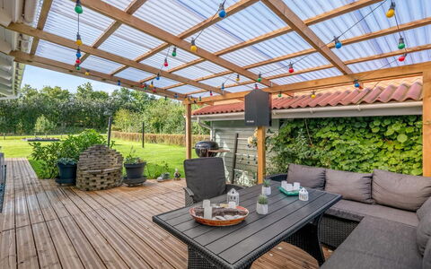 Fritzie - 600M to the Fjord: Holz, Blumentopf, Gartenmöbel, Schatten, Deck, Outdoor Struktur, Holzbeize, Garten, Eco Hotel, Terrasse