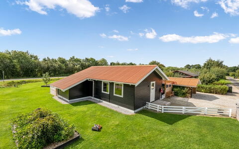 Fritzie - 600M to the Fjord: Haus, Dach, Zuhause, Hütte, Strauch, Ground, Estate, Bauernhaus, Abstellgleis, Gartenbauten
