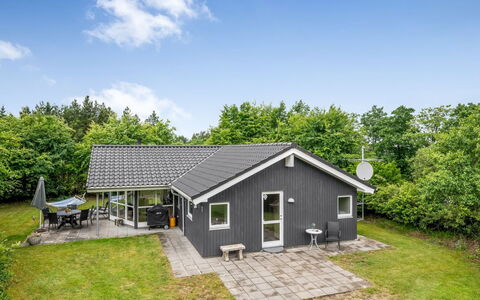Valentin - 400M to the Fjord: Wohnung, Schatten, Balkon, Stuhl, Zaun, Gartenmöbel, Aluminium, Kunstrasen