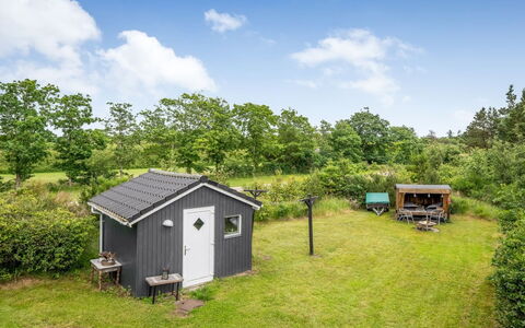 Valentin - 400M to the Fjord: Wohnung, Schatten, Balkon, Stuhl, Zaun, Gartenmöbel, Aluminium, Kunstrasen