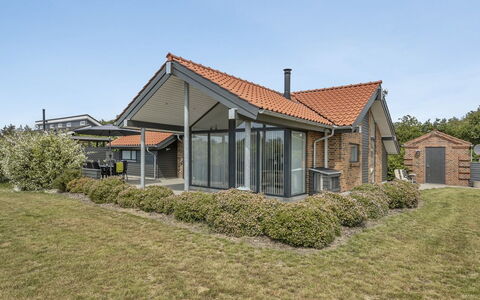 Donka - 300M to the Fjord: Dach, Haus, Grundstueck, Zuhause, Hütte, Estate, Gartenbauten, Schatten, Blockhaus, Landscaping