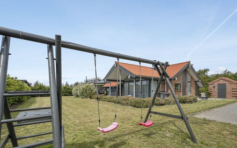 Donka - 300M to the Fjord: Dach, Haus, Grundstueck, Zuhause, Hütte, Estate, Gartenbauten, Schatten, Blockhaus, Landscaping