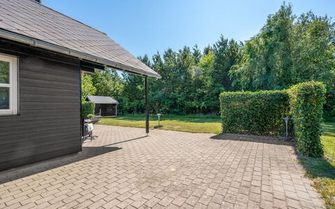 Yvonna - 350M to the Fjord: Garten, Ground, Hütte, Schatten, Auffahrt, Rasen, Landscaping, Abstellgleis, Hinterhof, Flagstone