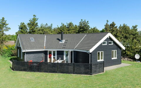 Tydkil - 300M to the Fjord: Dach, Haus, Zuhause, Hütte, Abstellgleis, Die Architektur, Wohngebiet, Tür, Veranda, Rasen