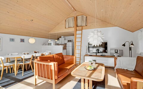 Herminia - 350M to the Fjord: Interior Design, Möbel, Holz, Decke, Flooring, Zimmer, Fussboden, Couch, Wohnzimmer, Light Fixture