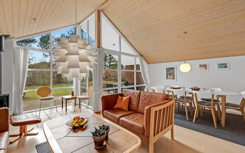 Herminia - 350M to the Fjord: Interior Design, Möbel, Decke, Holz, Light Fixture, Flooring, Wohnzimmer, Couch, Fussboden, Beleuchtung