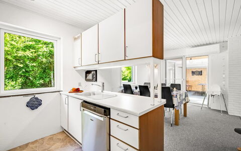 Aarni - 250M to the Fjord: Küche, Holz, Flooring, Interior Design, Countertop, Fussboden, Decke, Major Appliance, Cabinetry, Küchengerät