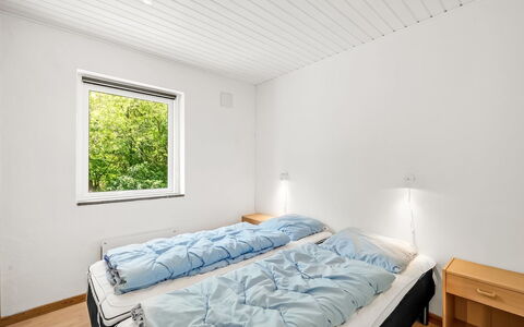 Aarni - 250M to the Fjord: Wand, Holz, Schlafzimmer, Decke, Interior Design, Fussboden, Bett, Zuhause, Bedding, Bettrahmen