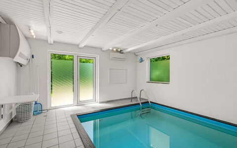 Aarni - 250M to the Fjord: Schwimmbad, Flooring, Fussboden, Decke, Verbundwerkstoff, Resort, Design, Eco Hotel, Hotel, Daylighting