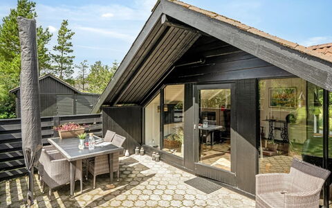 Raita - 350M to the Fjord: Möbel, Holz, Interior Design, Flooring, Fussboden, Stuhl, Zimmer, Decke, Wohnzimmer, Wohnung