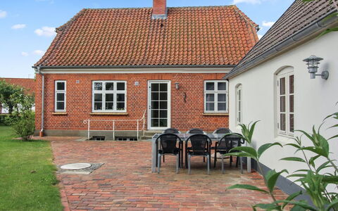 Lilli - 2Km to the Fjord: Pflanzengemeinschaft, Sonnenlicht, Krautige Pflanze, Garten, Plantage, Landwirtschaft, Bauernhof