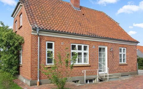 Lilli - 2Km to the Fjord: Pflanzengemeinschaft, Sonnenlicht, Krautige Pflanze, Garten, Plantage, Landwirtschaft, Bauernhof