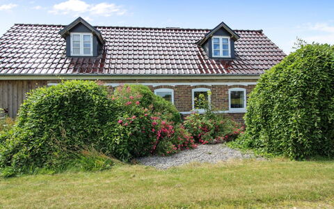 Malene - 700M to the Fjord: Dach, Haus, Zuhause, Hütte, Abstellgleis, Estate, Auffahrt, Gartenbauten, Garten, Schuppen