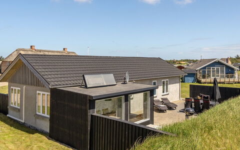 Ludwik - 150M from the Sea: Die Architektur, Dach, Zuhause, Verbundwerkstoff, Daylighting, Abstellgleis, Auffahrt