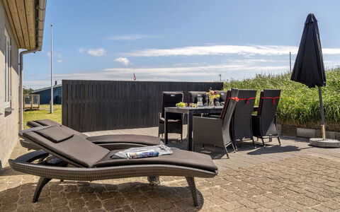 Ludwik - 150M from the Sea: Die Architektur, Dach, Zuhause, Verbundwerkstoff, Daylighting, Abstellgleis, Auffahrt