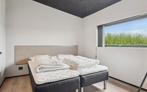 Anelle - 500M from the Sea: Decke, Interior Design, Schlafzimmer, Zimmer, Bett, Bettrahmen, Light Fixture, Bedding, Design