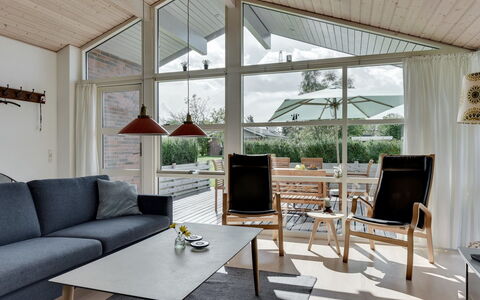 Hilmer - from the Sea: Holz, Möbel, Interior Design, Decke, Flooring, Wohnzimmer, Couch, Fussboden, Zuhause, Stuhl