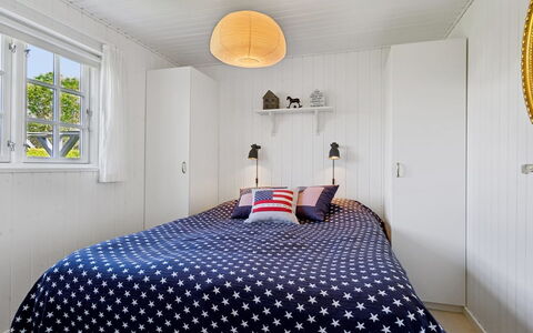Ekatarina - 125M from the Sea: Schlafzimmer, Holz, Bett, Interior Design, Bedding, Möbel, Bettdecke, Decke, Fussboden, Bettrahmen