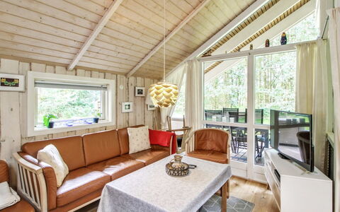 Ellica - 50Km from the Sea: Holz, Interior Design, Decke, Möbel, Zuhause, Wohnzimmer, Couch, Zimmer, Hütte