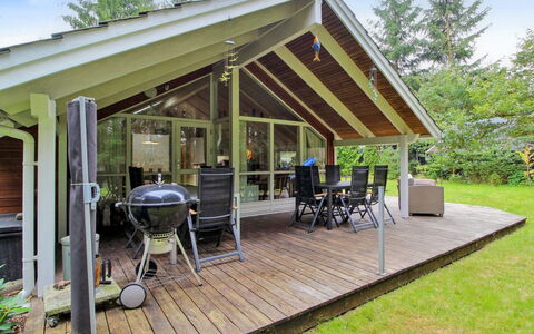 Ellica - 50Km from the Sea: Hütte, Zuhause, Veranda, Gartenbauten, Estate, Schatten, Outdoor Struktur, Hartholz, Deck, Garten