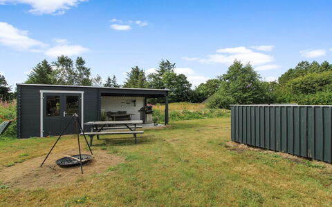 Daina - 400M to the Fjord: Hütte, Zuhause, Haus, Dach, Veranda, Estate, Abstellgleis, Gartenbauten, Bauernhaus, Garten