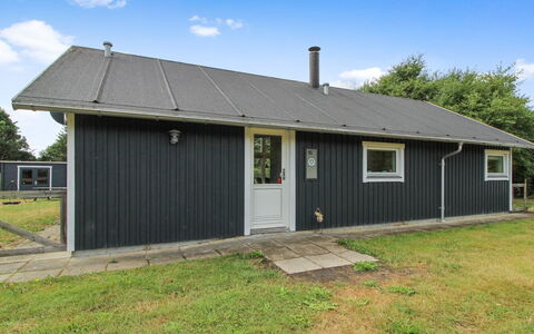 Daina - 400M to the Fjord: Hütte, Zuhause, Haus, Dach, Veranda, Estate, Abstellgleis, Gartenbauten, Bauernhaus, Garten