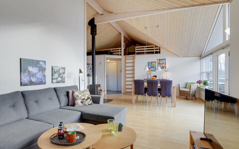 Daina - 400M to the Fjord: Hütte, Zuhause, Haus, Dach, Veranda, Estate, Abstellgleis, Gartenbauten, Bauernhaus, Garten
