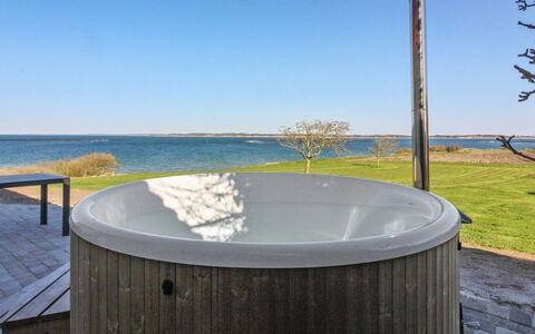 Thorge - 75M to the Fjord: Verbundwerkstoff, Schwimmbad, Resort, Deck, Hartholz, Design, Jacuzzi, Gartenmöbel, Holzbeize