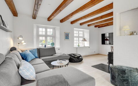 Thorge - 75M to the Fjord: Interior Design, Möbel, Flooring, Wand, Couch, Holz, Decke, Fussboden, Wohnzimmer, Zuhause