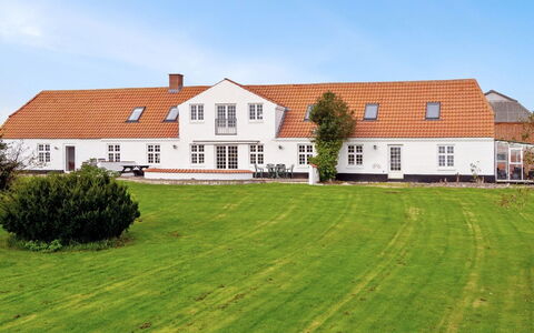Thorge - 75M to the Fjord: Himmel, Zuhause, Dach, Haus, Estate, Hütte, Bauernhaus, Rasen, Villa, Garten