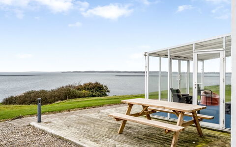 Thorge - 75M to the Fjord: Veranda, Schatten, Küste, Outdoor Struktur, Gartenmöbel, Deck