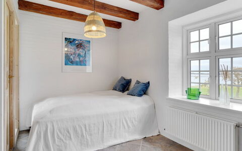 Thorge - 75M to the Fjord: Flooring, Fussboden, Wand, Interior Design, Schlafzimmer, Holz, Bett, Decke, Zimmer, Möbel