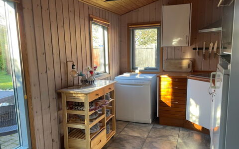 Alpi - 250M to the Fjord: Holz, Flooring, Küchengerät, Major Appliance, Küche, Interior Design, Fussboden, Countertop, Zimmer, Holzbeize