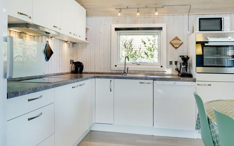 Mettemarie - 800M from the Sea: Holz, Küche, Countertop, Flooring, Interior Design, Decke, Küchengerät, Major Appliance, Zuhause, Fussboden