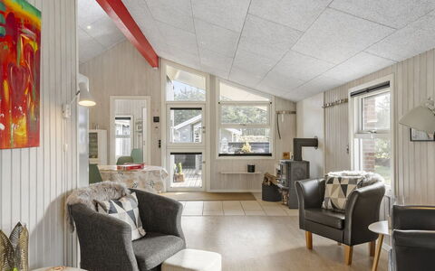 Mettemarie - 800M from the Sea: Holz, Decke, Interior Design, Möbel, Wohnzimmer, Zimmer, Light Fixture, Couch, Stuhl
