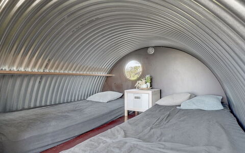 Nielsen - 30M to the Fjord: Schlafzimmer, Bedding, Daylighting, Bett, Bettdecke