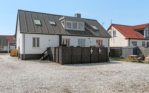 Thilla - 100M from the Sea: Gebäude, Fenster, Dach, Haus, Zuhause, Wohngebiet, Die Architektur, Fassade, Hütte, Verbundwerkstoff