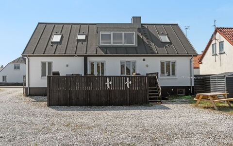 Thilla - 100M from the Sea: Gebäude, Fenster, Dach, Haus, Zuhause, Wohngebiet, Die Architektur, Fassade, Hütte, Verbundwerkstoff