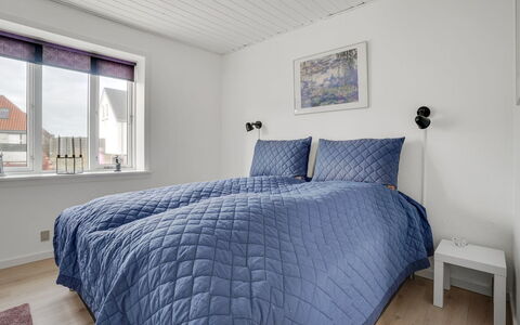 Thilla - 100M from the Sea: Hartholz, Schlafzimmer, Bedding, Bett, Linens, Planke