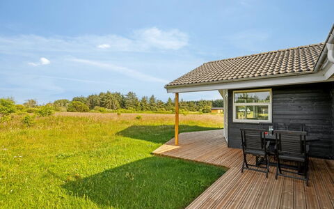 Sulki - 3.5Km from the Sea: Hütte, Zuhause, Haus, Dach, Veranda, Estate, Abstellgleis, Gartenbauten, Bauernhaus, Garten