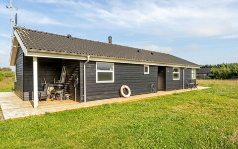 Sulki - 3.5Km from the Sea: Hütte, Zuhause, Haus, Dach, Veranda, Estate, Abstellgleis, Gartenbauten, Bauernhaus, Garten