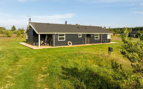 Sulki - 3.5Km from the Sea: Hütte, Zuhause, Haus, Dach, Veranda, Estate, Abstellgleis, Gartenbauten, Bauernhaus, Garten